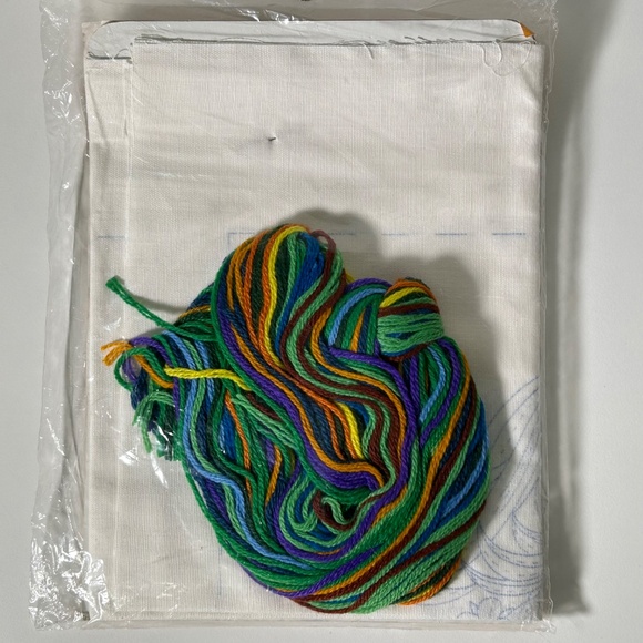 Vintage 70s Caron Crewel Embroidery Kit #6136 Fantasy Jacobean - Picture 4 of 4